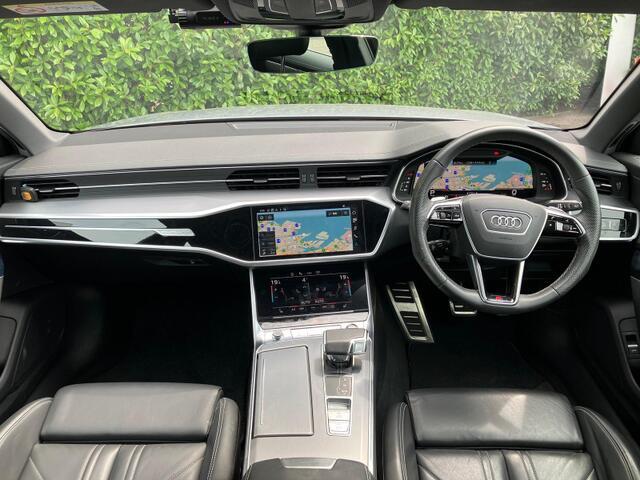 Audiのインテリアはエクステリア同様、優れたデザイン性とクオリティ、そして機能性を兼ね備えております。