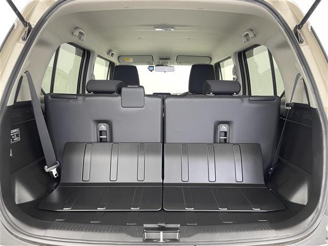 【トランク】積み込みやすくて、たっぷり積める荷室です。シートアレンジできるものは、乗車人数と荷物の量や大きさによってシートを動かすことができるので、より快適なドライブが可能です！