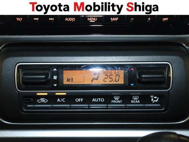 お好み温度に設定すると自動で調整してくれるオ-トエアコン装着車です。