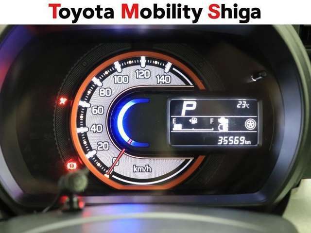 昼でも見やすいメーターです。