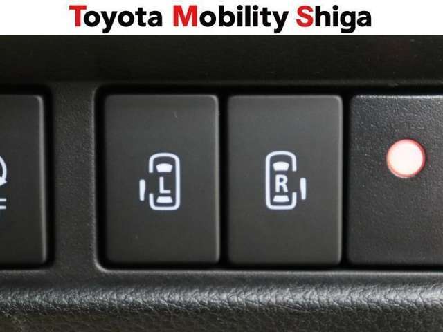運転席からワンタッチでパワースライドドアの開閉ができて便利です。