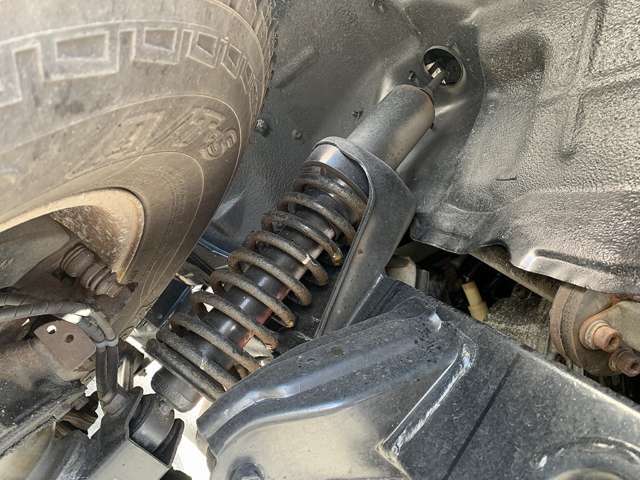 普通登録車☆切り替え式4WD☆ICターボ☆シートワン革調張り替え☆ジオランダーATタイヤ☆社外マフラー☆JIMUKENスポーツコイル☆2インチリフトアップ☆ETC☆背面タイヤ☆A/C☆P/W☆試乗OK