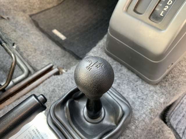 普通登録車☆切り替え式4WD☆ICターボ☆シートワン革調張り替え☆ジオランダーATタイヤ☆社外マフラー☆JIMUKENスポーツコイル☆2インチリフトアップ☆ETC☆背面タイヤ☆A/C☆P/W☆試乗OK