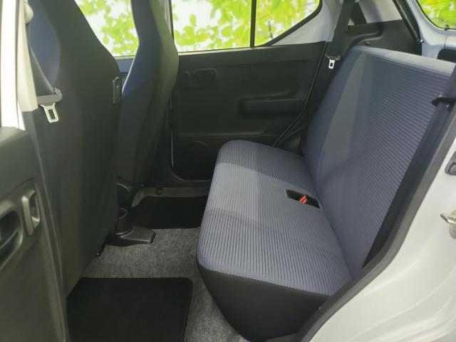 WECARSでは各商談席に大型モニターをご用意しております！見やすい大画面でゆったりと全国の在庫をご覧いただけます！是非ご来店お待ちしております！