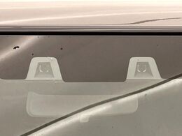 【スズキ　セーフティサポート】走行中に前方の車両等を認識し、衝突しそうな時は警報とブレーキで衝突回避と被害軽減をアシスト。より安全にドライブをお楽しみいただけます。