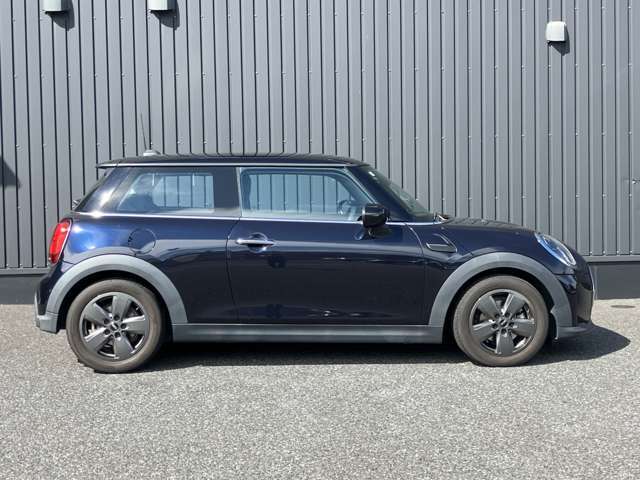 MINI正規ディーラーならではの品質の高い認定中古車を常時20台以上展示しております。