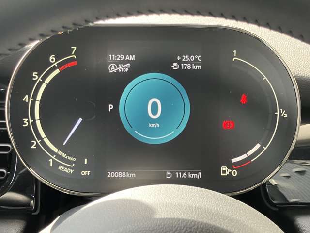 スピードメーターとタコメーター。ドライブを楽しくします。・