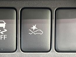 【三菱e-Assist】走行中に前方の車両等を認識し、衝突しそうな時は警報とブレーキで衝突回避と被害軽減をアシスト。より安全にドライブをお楽しみいただけます。