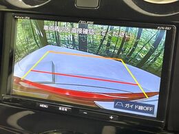 【バックカメラ】駐車時に後方がリアルタイム映像で確認できます。大型商業施設や立体駐車場での駐車時や、夜間のバック時に大活躍！運転スキルに関わらず、今や必須となった装備のひとつです！