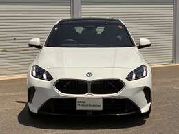 フロントマスクのキドニーグリルはどこからみてもBMWとわかるスタイルです