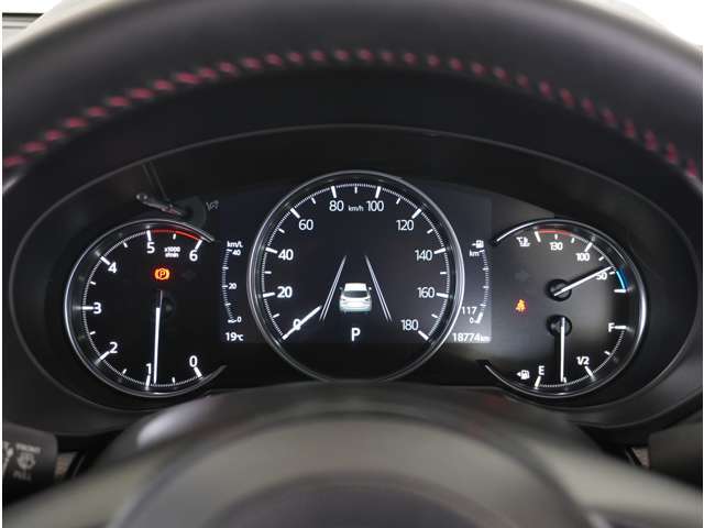 【明るく見やすいメーター】視認性が良く明るく見やすいメーター。運転者にとって見やすいメーターは運転していても疲れないですよね。