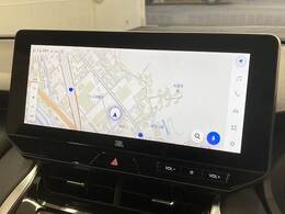 【純正ナビ】一体感のあるナビは、高級感ある車内を演出してくれます。Bluetooth再生などオーディオ機能も充実しておりますので、運転もより楽しめます♪
