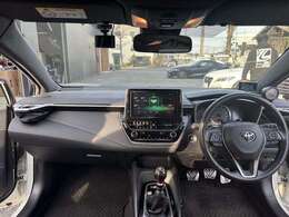 お待たせいたしました！大人気のカローラスポーツが入庫いたしました！こちらのお車はカスタム済み車両の特選車で御座います！！ここから追加のカスタムも可能な一台で御座います！是非一度実車をご確認ください！！