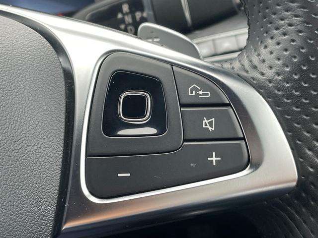 輸入車ディーラー採用のドライブレコーダーも選べます。万が一の事故際のお守りとしていかがでしょうか？その他さまざまなオプションをご用意しております。
