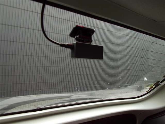 リヤ側にもドラレコ付き♪