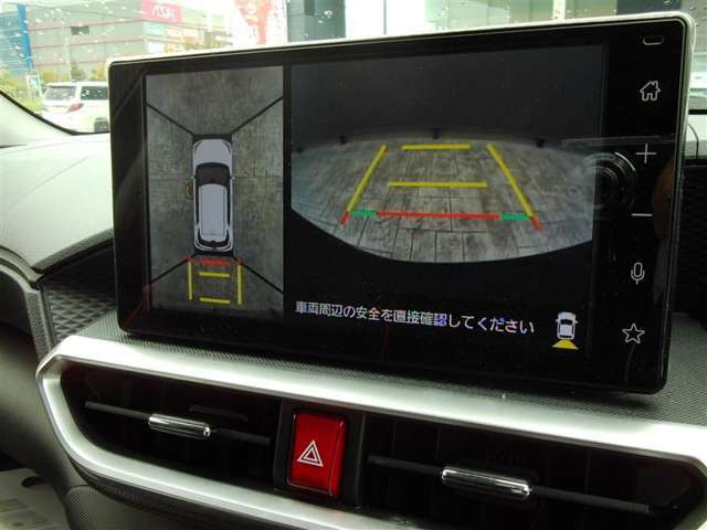 パノラミックビューモニター付きです。車両を上から見たような映像をディスプレイオーディオ画面に表示。運転席からの目視だけでは見にくい、車両周辺の状況をリアルタイムでしっかり確認できます。