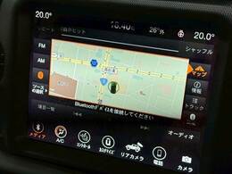【純正ディスプレイオーディオ】FM・AMラジオやブルートゥース接続など多彩な機能を併せ持っており、インパネ周りがすっきりしてますね！