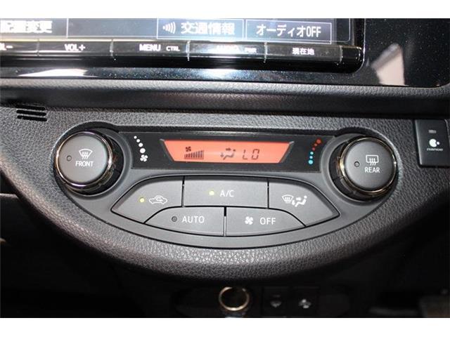 オートエアコン搭載車です。室内の空調管理も温度を設定するだけなのでとても便利な装備です。