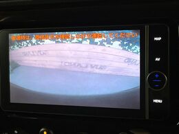 【バックカメラ】駐車時に後方がリアルタイム映像で確認できます。大型商業施設や立体駐車場での駐車時や、夜間のバック時に大活躍！運転スキルに関わらず、今や必須となった装備のひとつです！
