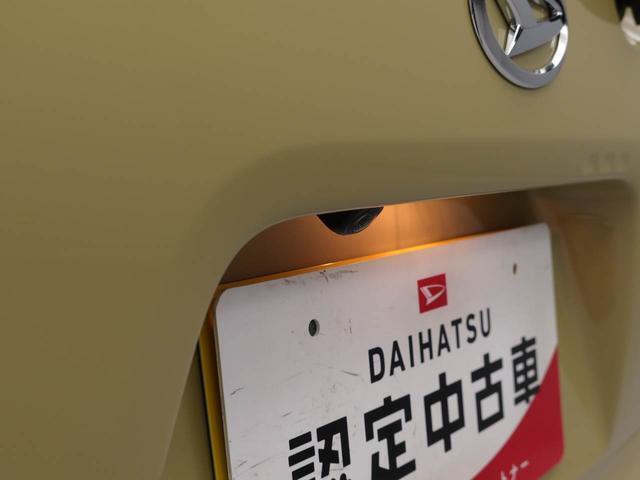 後退時に車両の後ろ側をモニター画面に表示します。車庫入れなどでバックする際に後方確認ができて便利です。車庫入れが苦手な人もこれで安心。