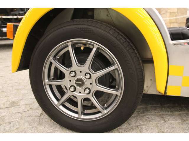 Aftermarket14インチアルミホイールを装備しております。