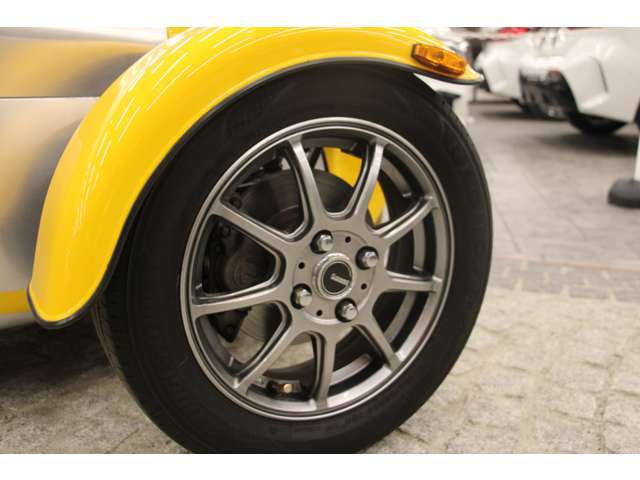 タイヤサイズは155/65R14となっております。