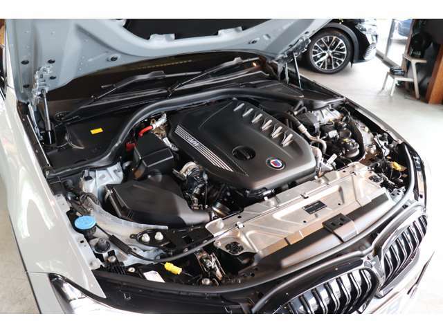 アルピナ初搭載となるBMW製48Vマイルドハイブリッドテクノロジーによって8kw(11ps)の回生電力を駆動力に活かすため、ダイナミックな走行性能も向上。