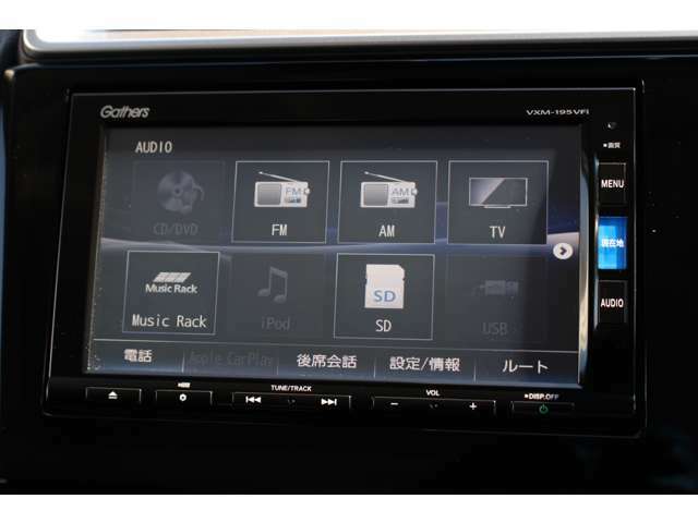 フルセグTVやDVDも視聴出来ます。Bluetooth接続をすれば音楽再生のみならずスマートフォンならばハンズフリー通話も可能です。