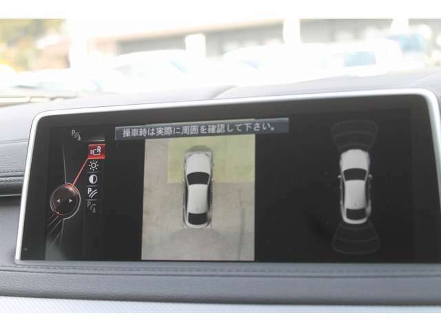 バック、フロント、トップビューに切り替わるカメラとパークセンサーで安全な駐車をアシスト。