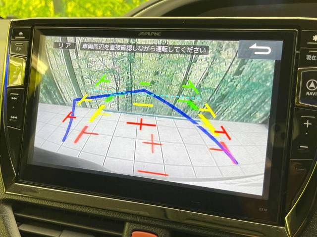 【バックカメラ】駐車時に後方がリアルタイム映像で確認できます。大型商業施設や立体駐車場での駐車時や、夜間のバック時に大活躍！運転スキルに関わらず、今や必須となった装備のひとつです！