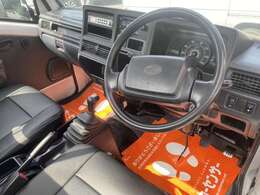 今回紹介させていただく車両は、H23サンバートラックです。グレードはTCスーパーチャージャーです。