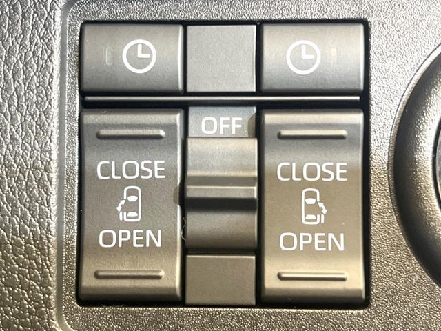 【両側パワースライドドア】スマートキーや運転席のスイッチで後席両側スライドドアの開閉が可能♪電動だから力を入れてドアを開ける必要が無く、小さなお子様でも簡単に開け閉めでき快適です♪