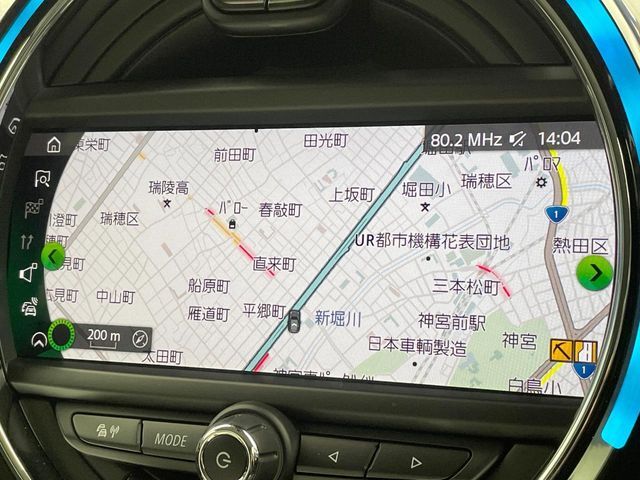 ●純正ナビ:一体感のあるナビは、高級感ある車内を演出してくれます。Bluetooth再生などオーディオ機能も充実しておりますので、運転もより楽しめます♪