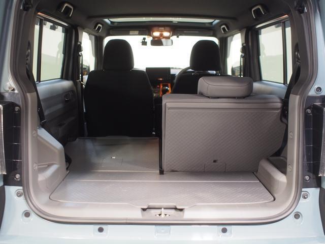 荷室です。後席は片側ずつ倒せます。荷物の量に応じたアレンジが可能です。