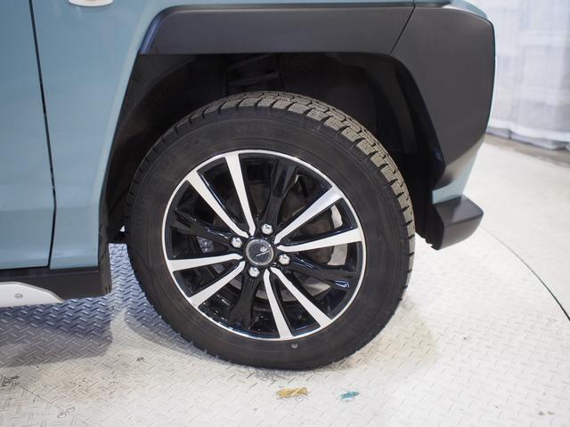 実車はアルミホイール組みのスタッドレスタイヤを装着しています。