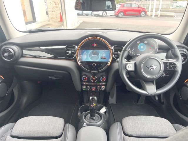 輸入車グループ総在庫数約2，000台！全国の系列店からメーカー・車種問わずご紹介出来るので、あなたにピッタリのお車が見つかるはずです♪まずはお問い合わせ下さい☆