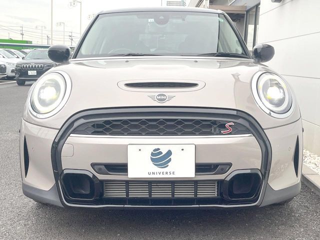 ●ご覧の通り綺麗な状態を維持しているお車ですが、小さなキズの状況や他の箇所のお写真もお送りできます。ご遠方の方でも安心してご検討いただける様、お客様のご希望に応じて出来る限りご対応させていただきます。