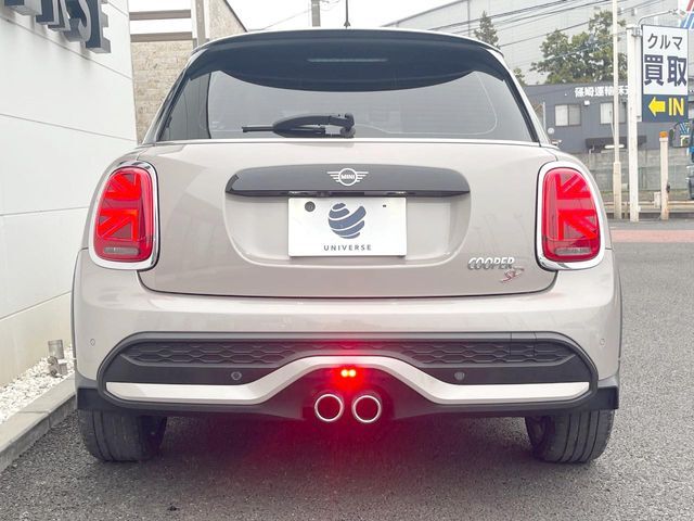 ●当店では第三者機関による車両品質鑑定を導入し、修復歴車を排除。鑑定書が発行されますので、ぱっと見ただけでは分からない箇所まで納得した上でご検討いただけます。※一部未実施の場合がございます。