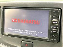 【純正ナビ】人気の純正ナビを装備しております。ナビの使いやすさはもちろん、オーディオ機能も充実！キャンプや旅行はもちろん、通勤や買い物など普段のドライブも楽しくなるはず♪