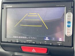 【バックカメラ】駐車時に後方がリアルタイム映像で確認できます。大型商業施設や立体駐車場での駐車時や、夜間のバック時に大活躍！運転スキルに関わらず、今や必須となった装備のひとつです！