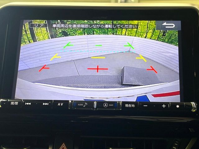 【バックカメラ】駐車時に後方がリアルタイム映像で確認できます。大型商業施設や立体駐車場での駐車時や、夜間のバック時に大活躍！運転スキルに関わらず、今や必須となった装備のひとつです！
