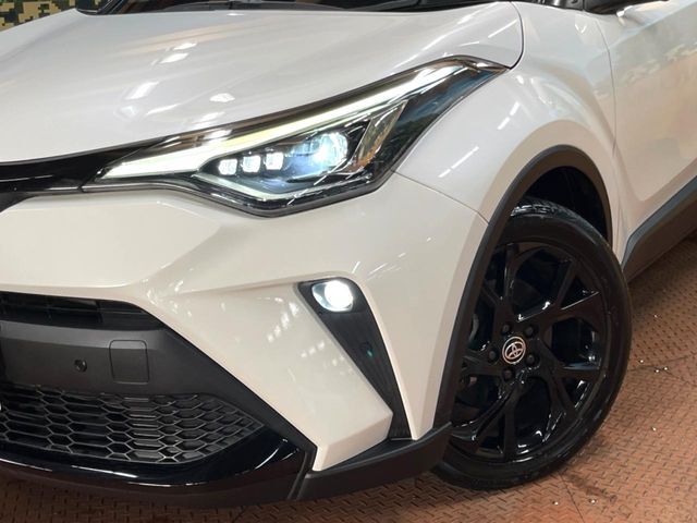 【シーケンシャルターンランプ付きLEDヘッドライト】人気の『流れるウィンカー』付きのLEDヘッドライトを装備♪高級感はもちろん、点灯時は存在感たっぷりで他車からも認識されやすく安心です。