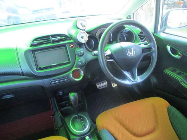高年式車の場合、登録月により取得税額の変動が発生する場合がございます。1月と7月に課税基準価格の見直しがございます。