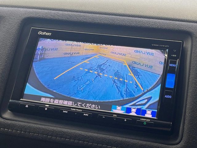 【バックカメラ】駐車時に後方がリアルタイム映像で確認できます。大型商業施設や立体駐車場での駐車時や、夜間のバック時に大活躍！運転スキルに関わらず、今や必須となった装備のひとつです！