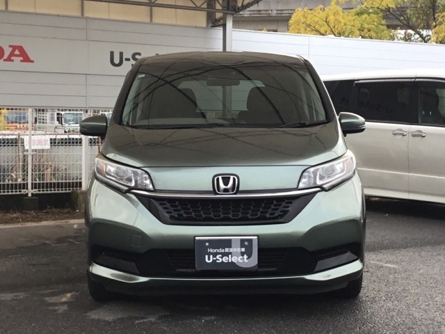 お客様に安全で快適なカーライフをお送りいただくために、中古車にも高いレベルの品質基準を設け、その基準に従って、全ての中古車について納車前整備を実施しています。