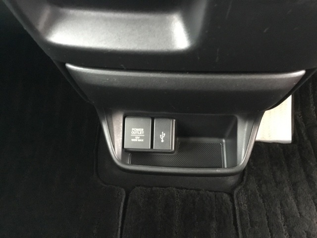 スマートフォンなどの充電が可能なUSB充電ポートを搭載。