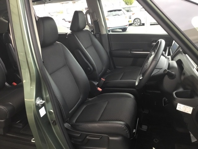 シート表皮は専用のクリーナーできれいにクリーニングしていて清潔です。