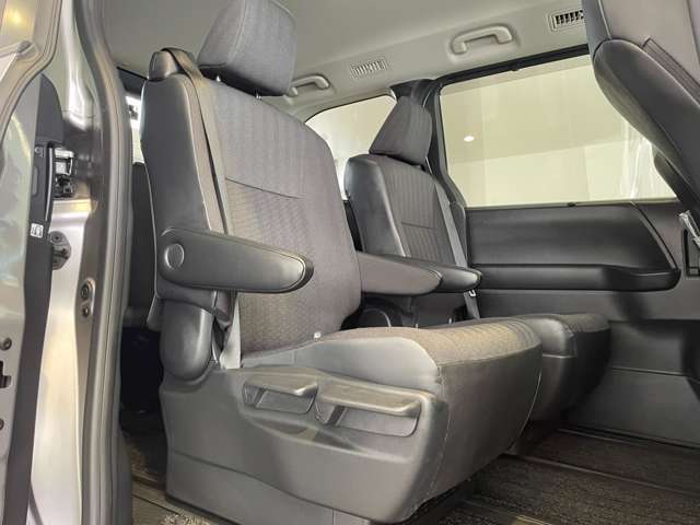 ご覧いただきありがとうございます。車両詳細等お気軽に店舗スタッフまでお問い合わせください。通話無料の専用フリーダイヤルもご用意しております【 0078-6003-890074 】ぜひご利用ください。