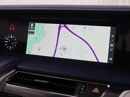 広い視野角と高画質を実現したワイドディスプレイ。画面周辺パネルとの見切り線を目立たなくすることで、インテリアにとけこむ造形となっています。