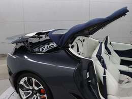 ルーフの開閉の様子です。